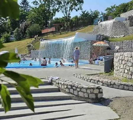 Apartman As Emporio Omega 2 *